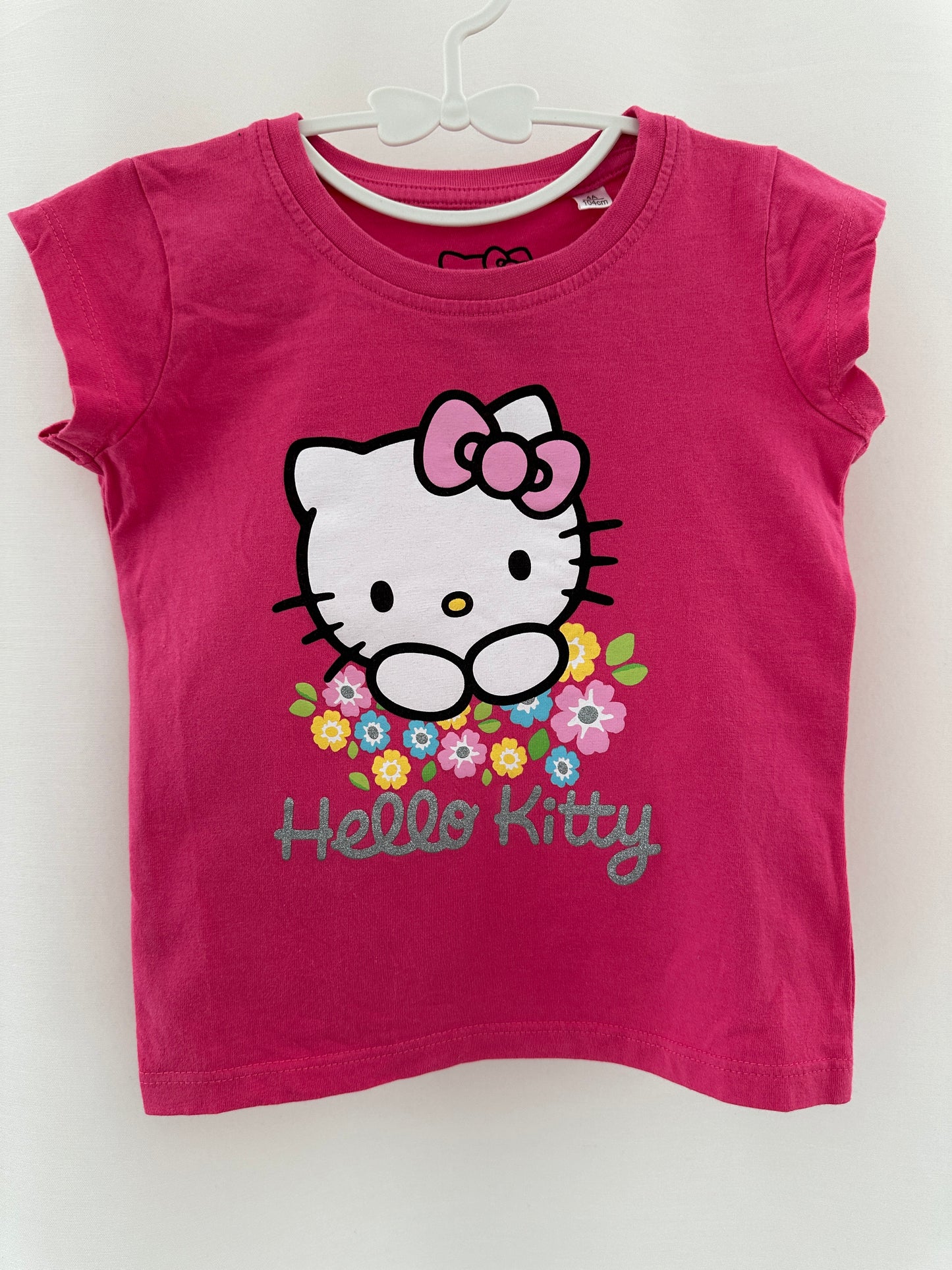 T-Shirt Hello Kitty in Pink Gr. 104 | Secondhand | MiniMoments