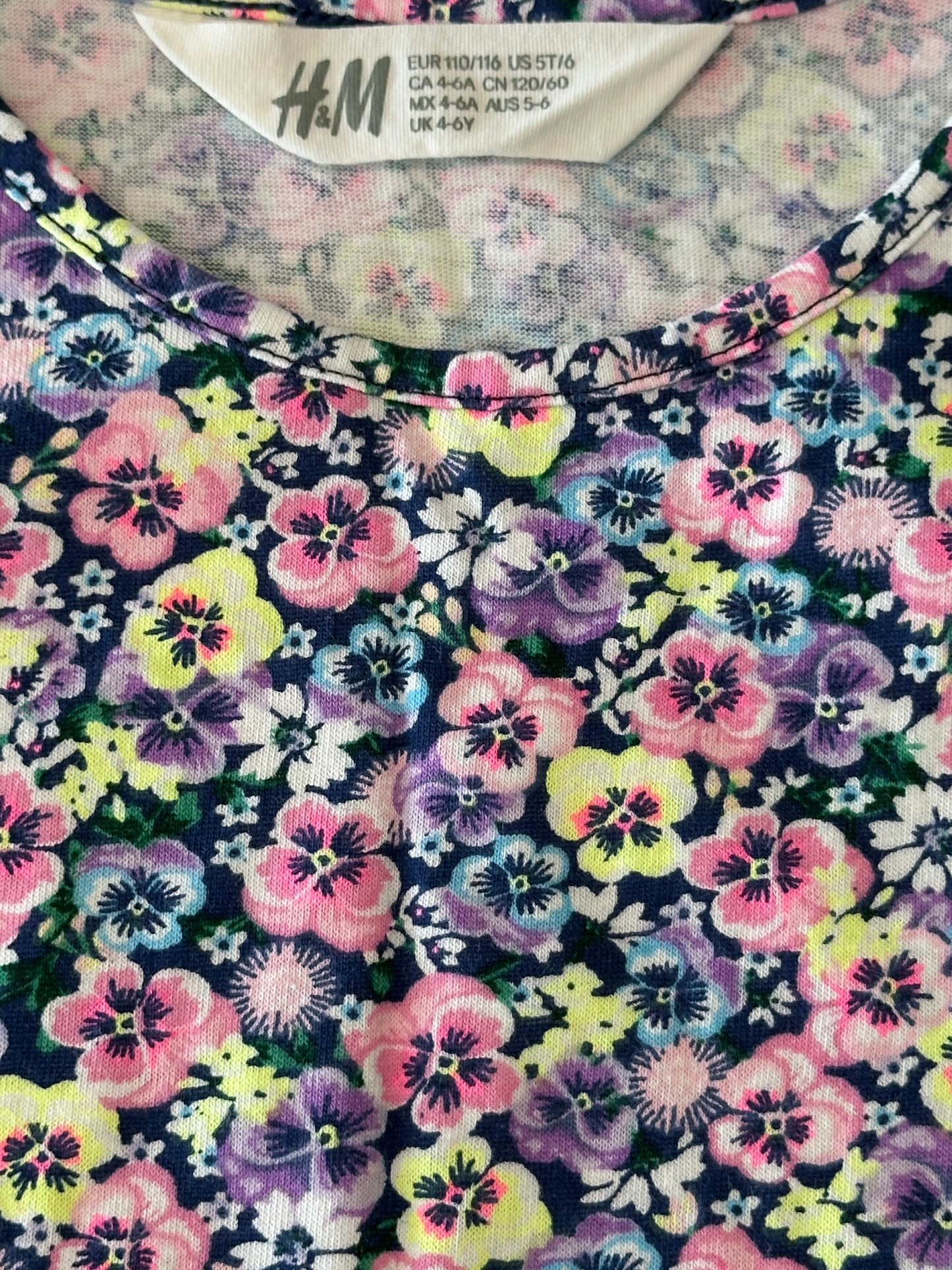 Sommerkleid mit farbigen Blümchen Gr. 110/116 | Secondhand | MiniMoments