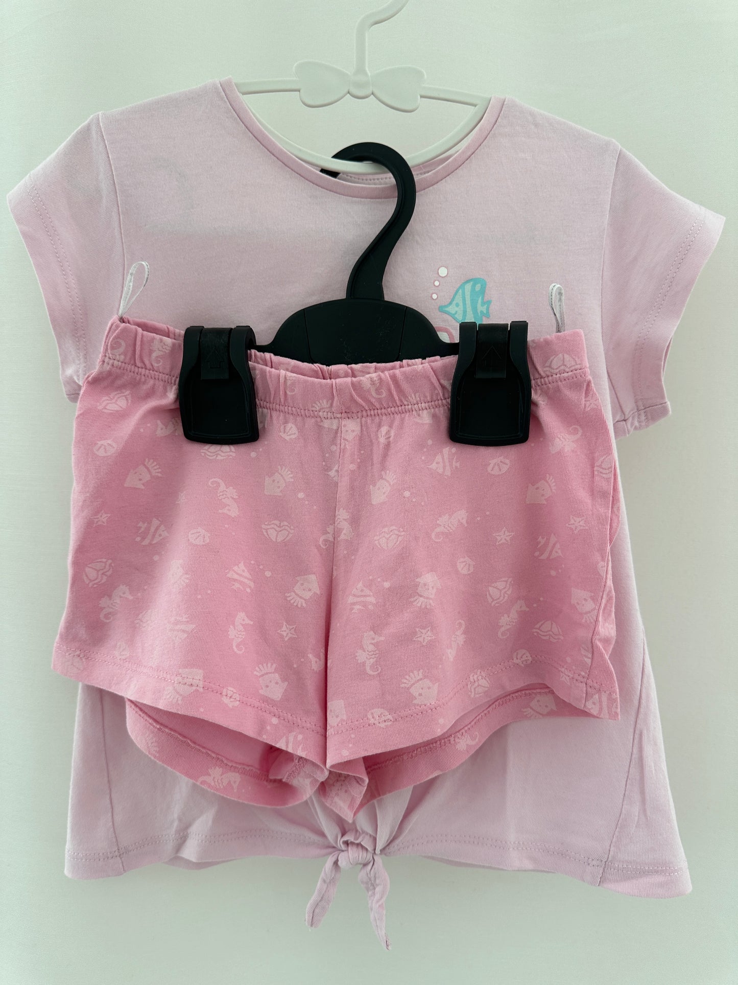 T-Shirt & Hose Set in Pink Gr. 104 | Secondhand | MiniMoments