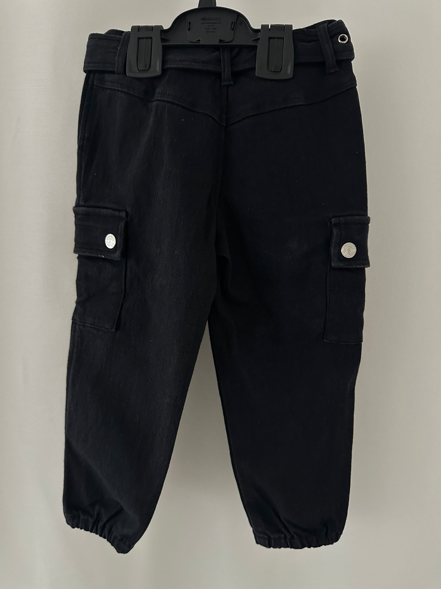 Lange Hose mit Gurt Gr. 104 | Secondhand | MiniMoments