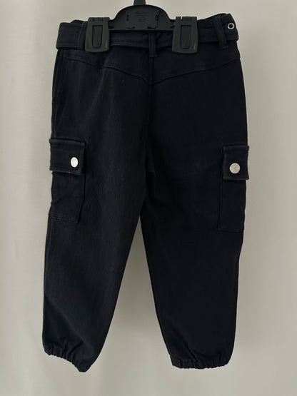 Lange Hose mit Gurt Gr. 104 | Secondhand | MiniMoments