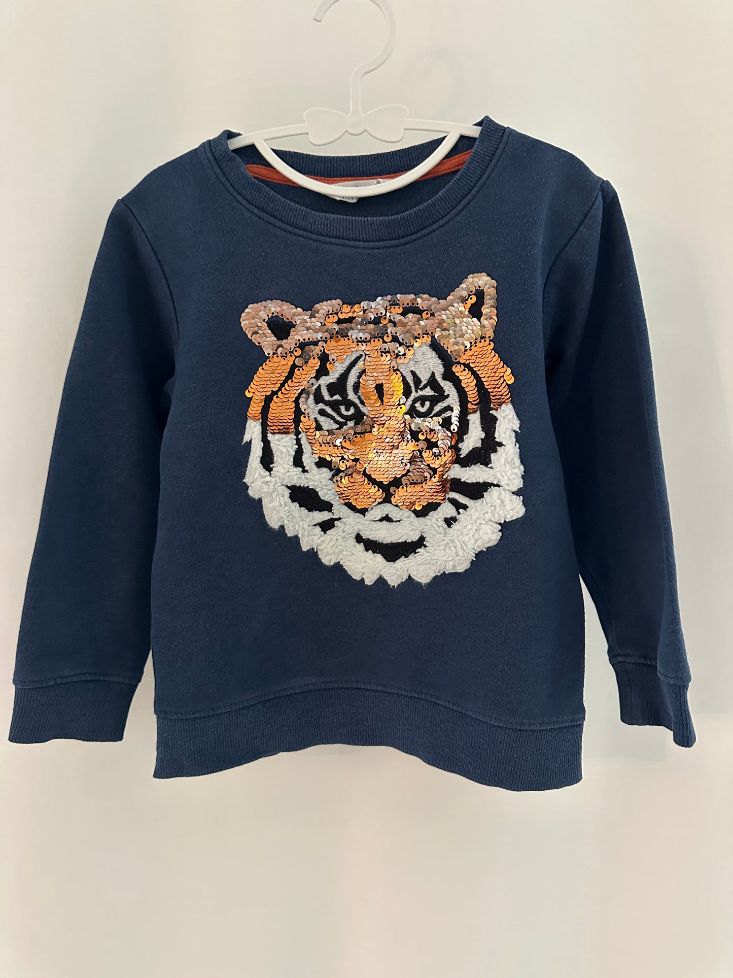 Pullover mit Pailletten Gr. 104 | Tiger | Secondhand | MiniMoments