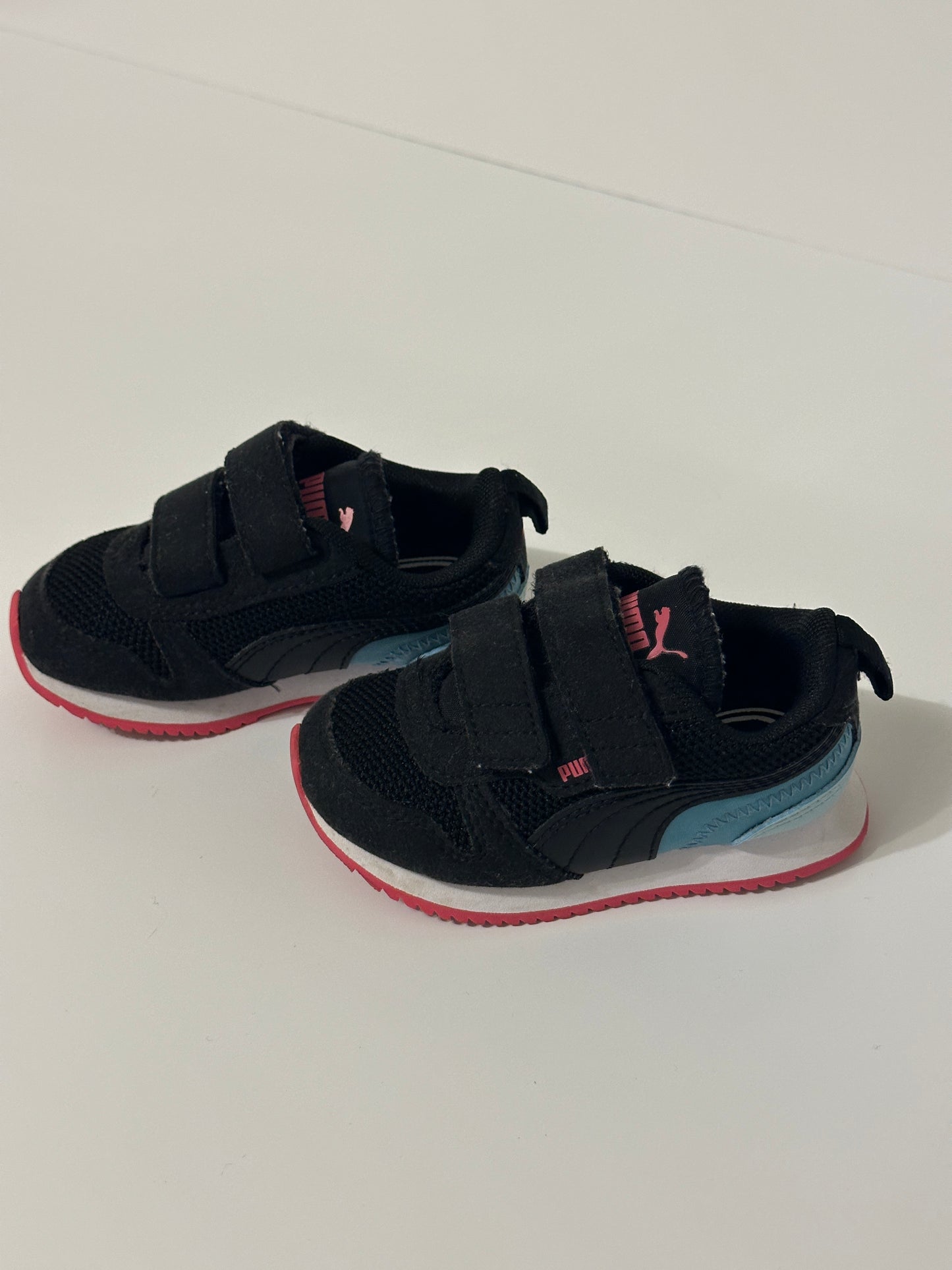 Schuhe mit Klettverschluss Gr. 21 | Secondhand | MiniMoments