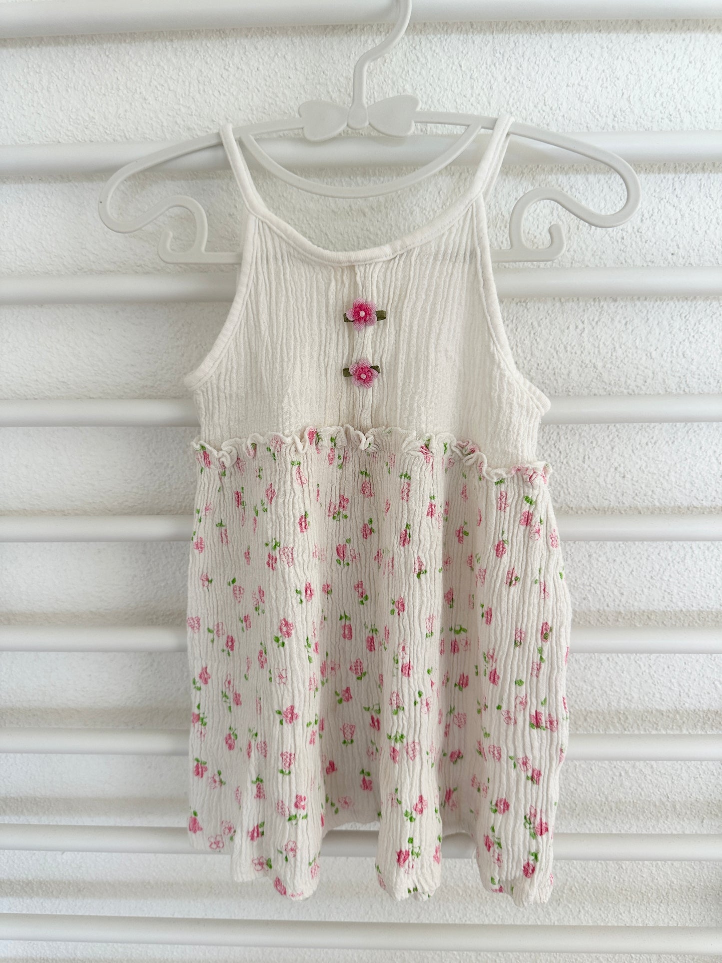 Weisses Kleid mit rosa Blümchen Gr. 74 | Secondhand | MiniMoments