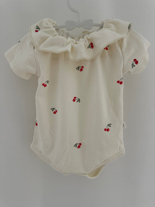 Kurzarmbody mit Kirschen | Secondhand | MiniMoments