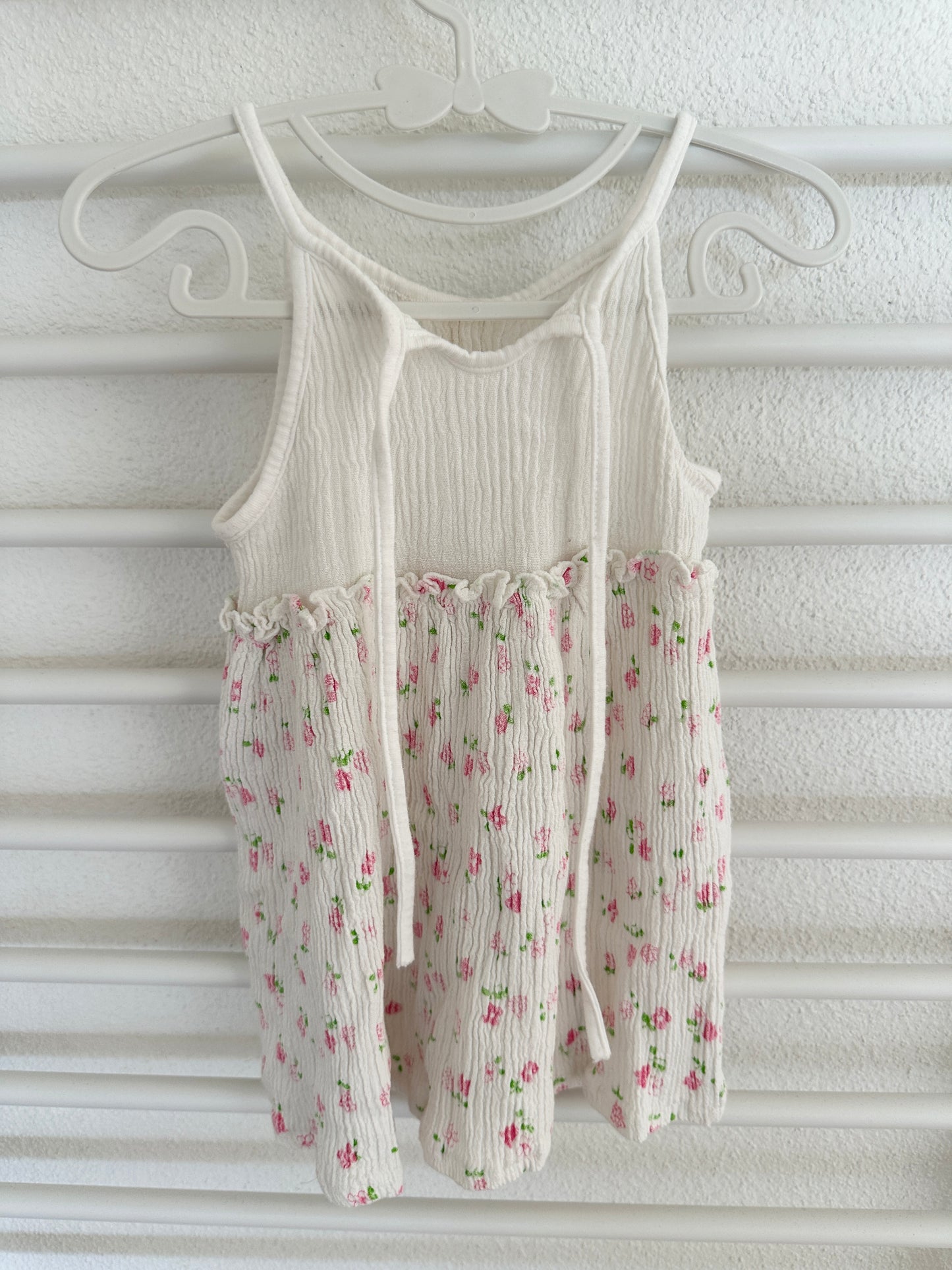 Weisses Kleid mit rosa Blümchen Gr. 74 | Secondhand | MiniMoments