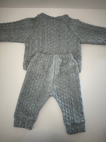 Weiches Baby-Set aus Pullover & Hose Gr. 0-3 Monate | Secondhand | MiniMoments