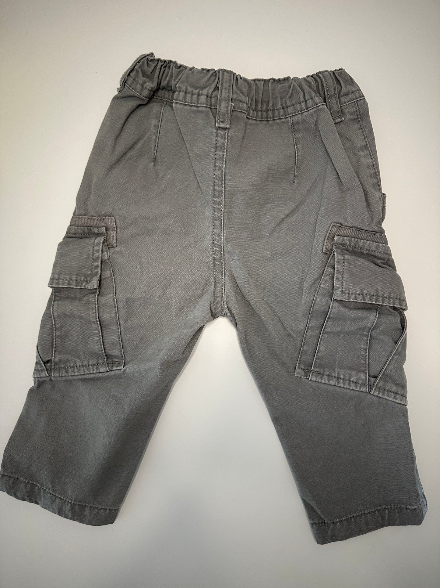 Graue Baby-Cargohose Gr. 68 | Secondhand | MiniMoments